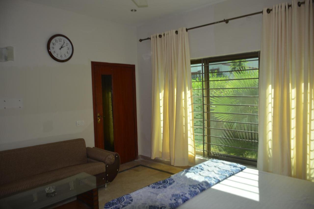 The Travelers Den Hotell Islamabad Exteriör bild