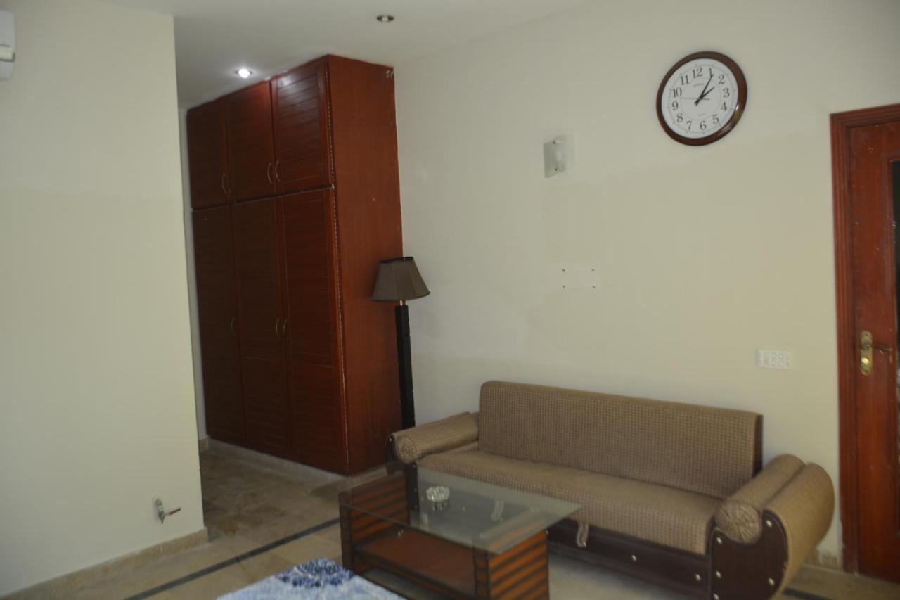 The Travelers Den Hotell Islamabad Exteriör bild