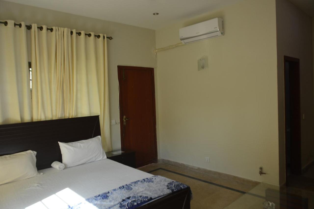 The Travelers Den Hotell Islamabad Exteriör bild