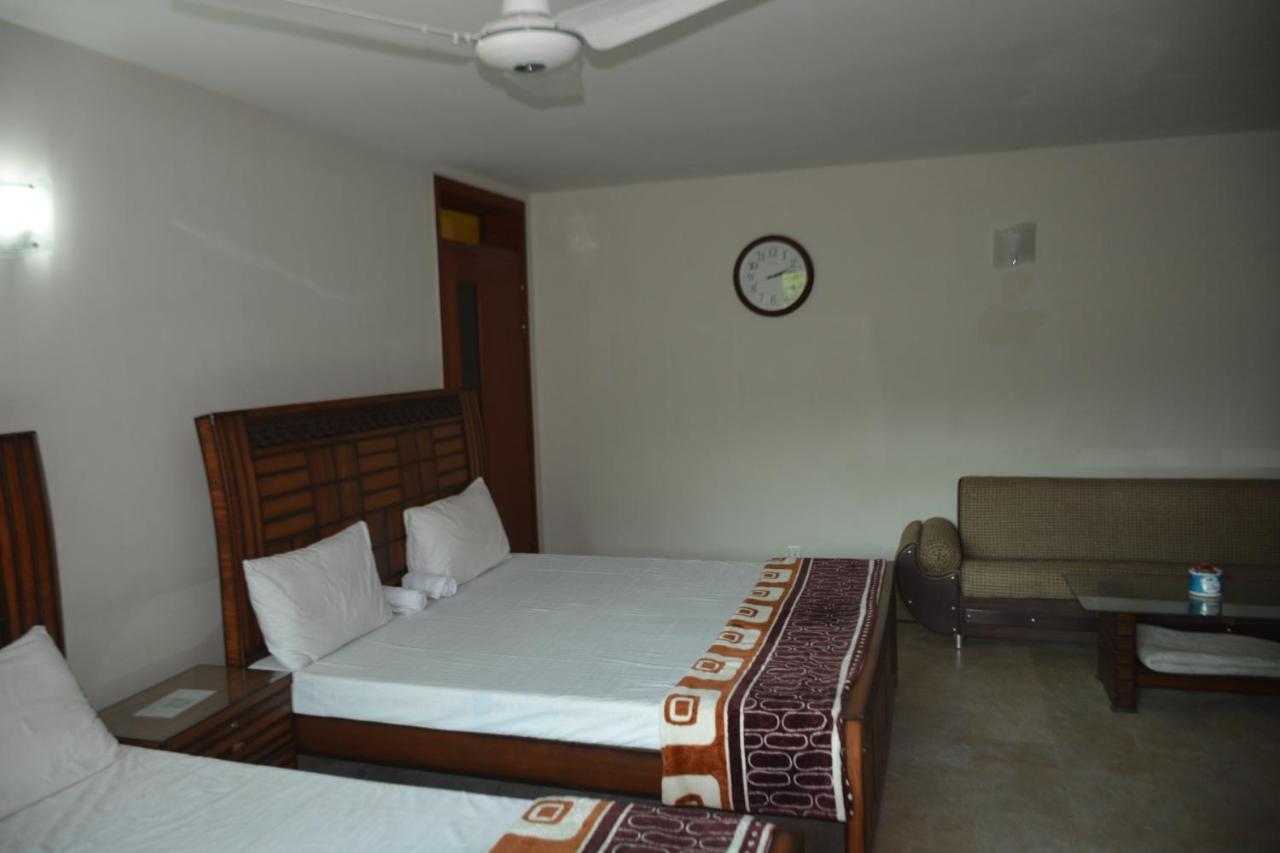 The Travelers Den Hotell Islamabad Exteriör bild