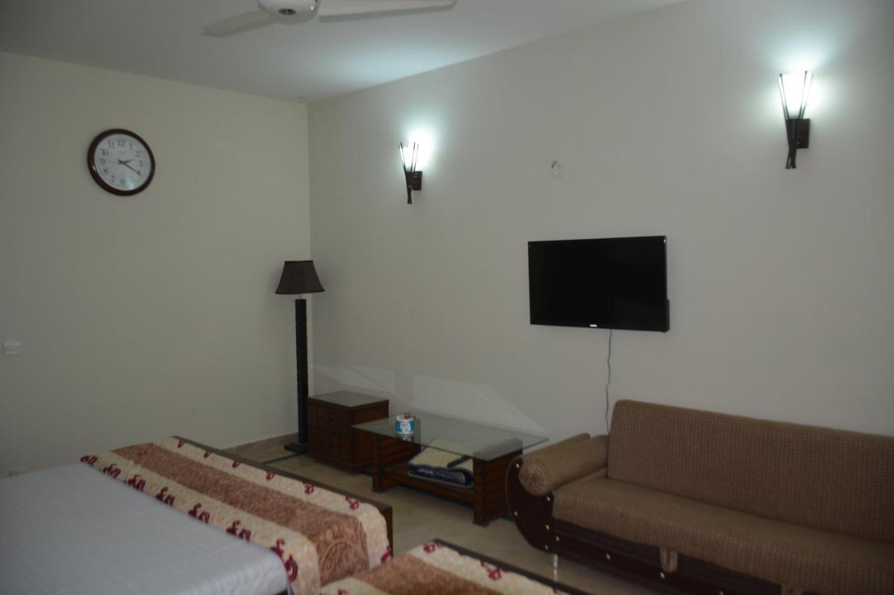 The Travelers Den Hotell Islamabad Exteriör bild