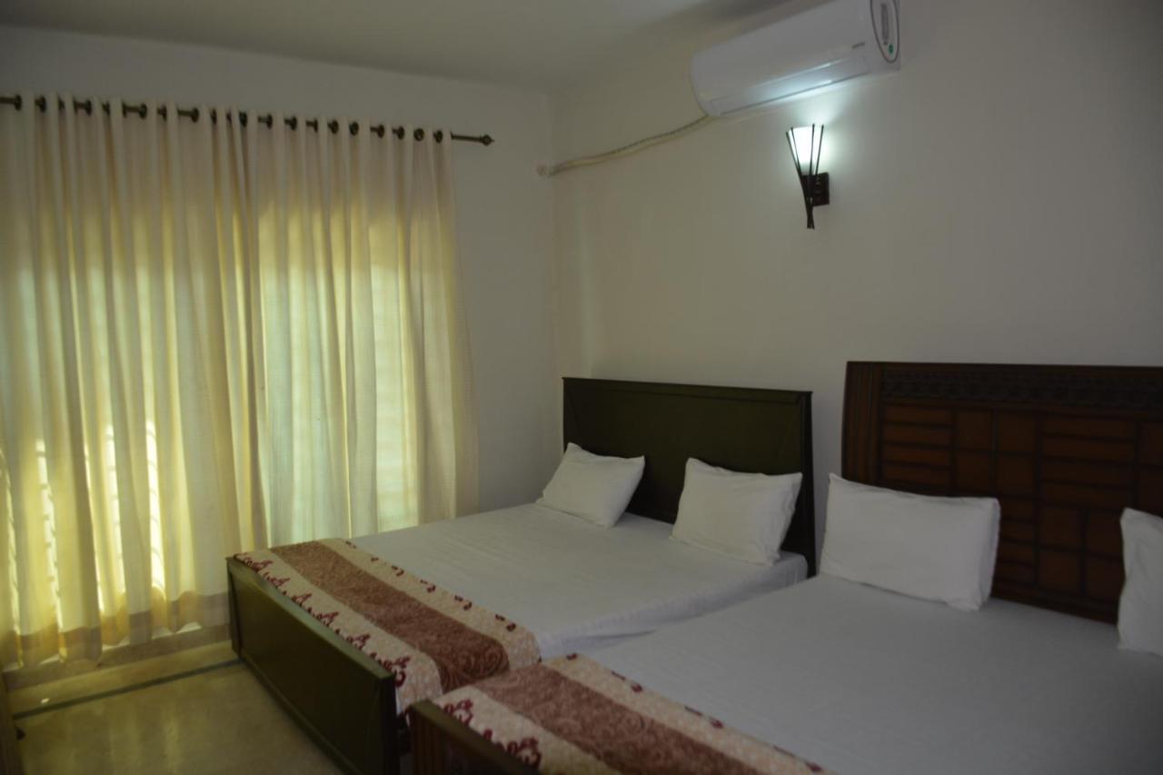 The Travelers Den Hotell Islamabad Exteriör bild