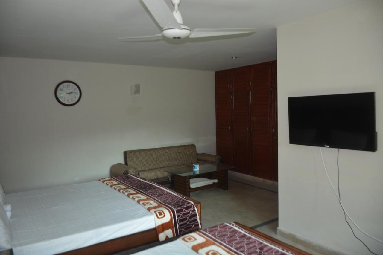 The Travelers Den Hotell Islamabad Exteriör bild
