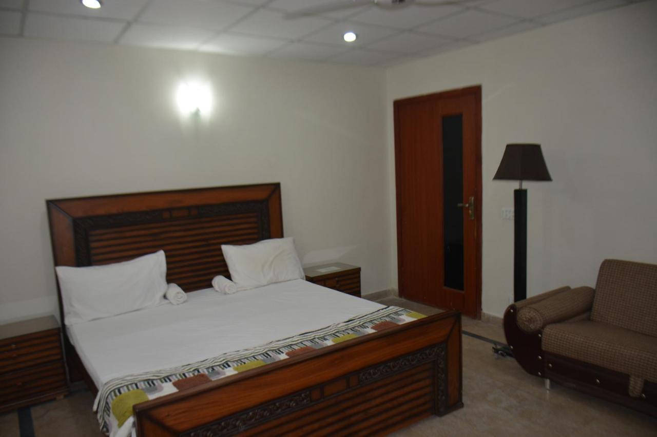 The Travelers Den Hotell Islamabad Exteriör bild