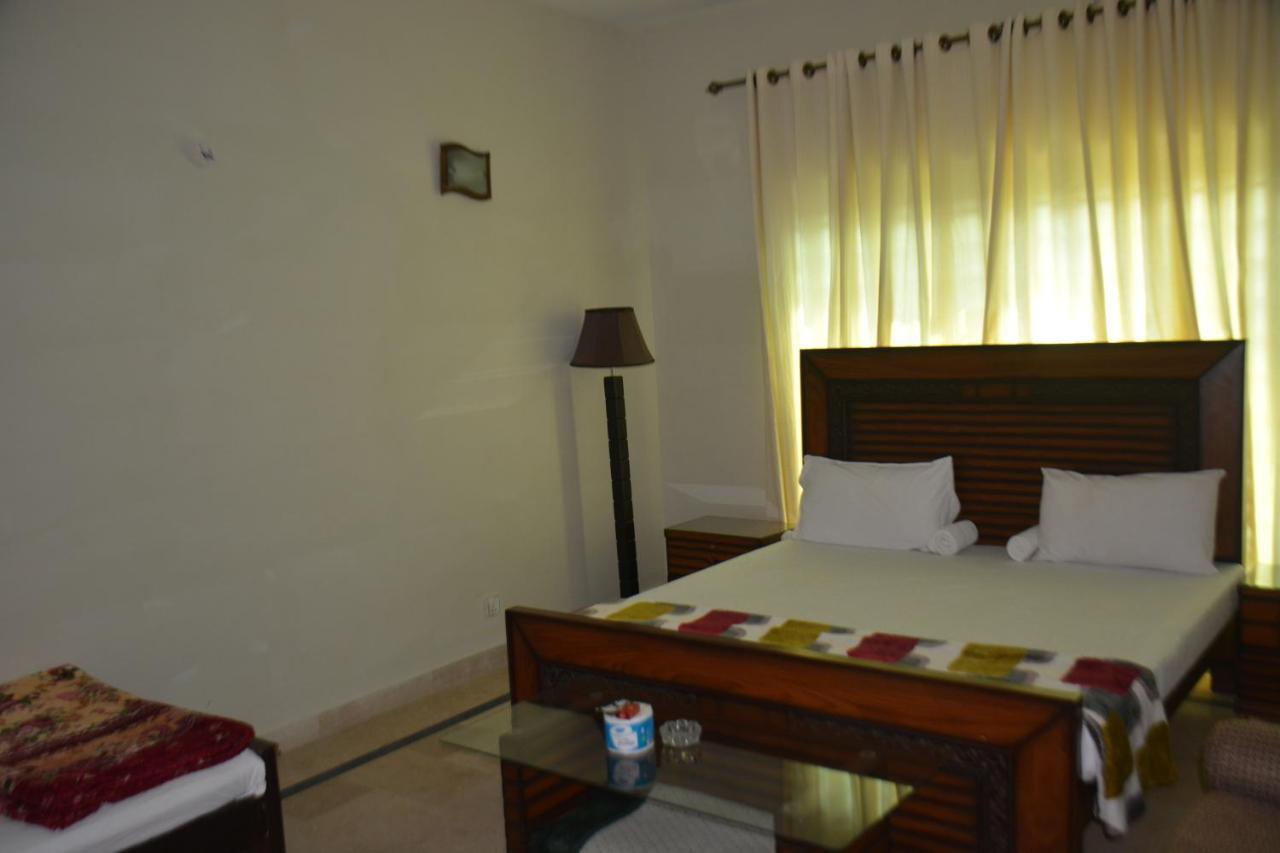 The Travelers Den Hotell Islamabad Exteriör bild