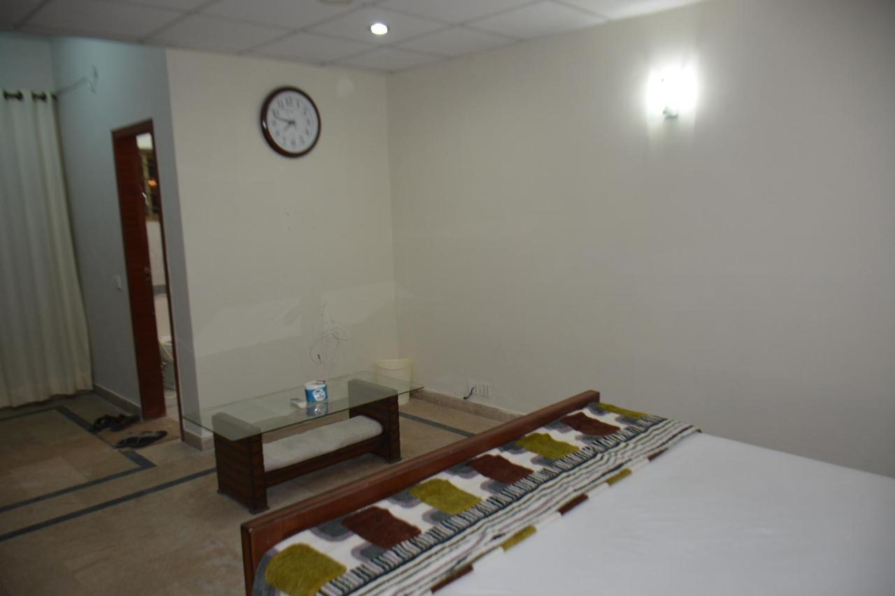 The Travelers Den Hotell Islamabad Exteriör bild