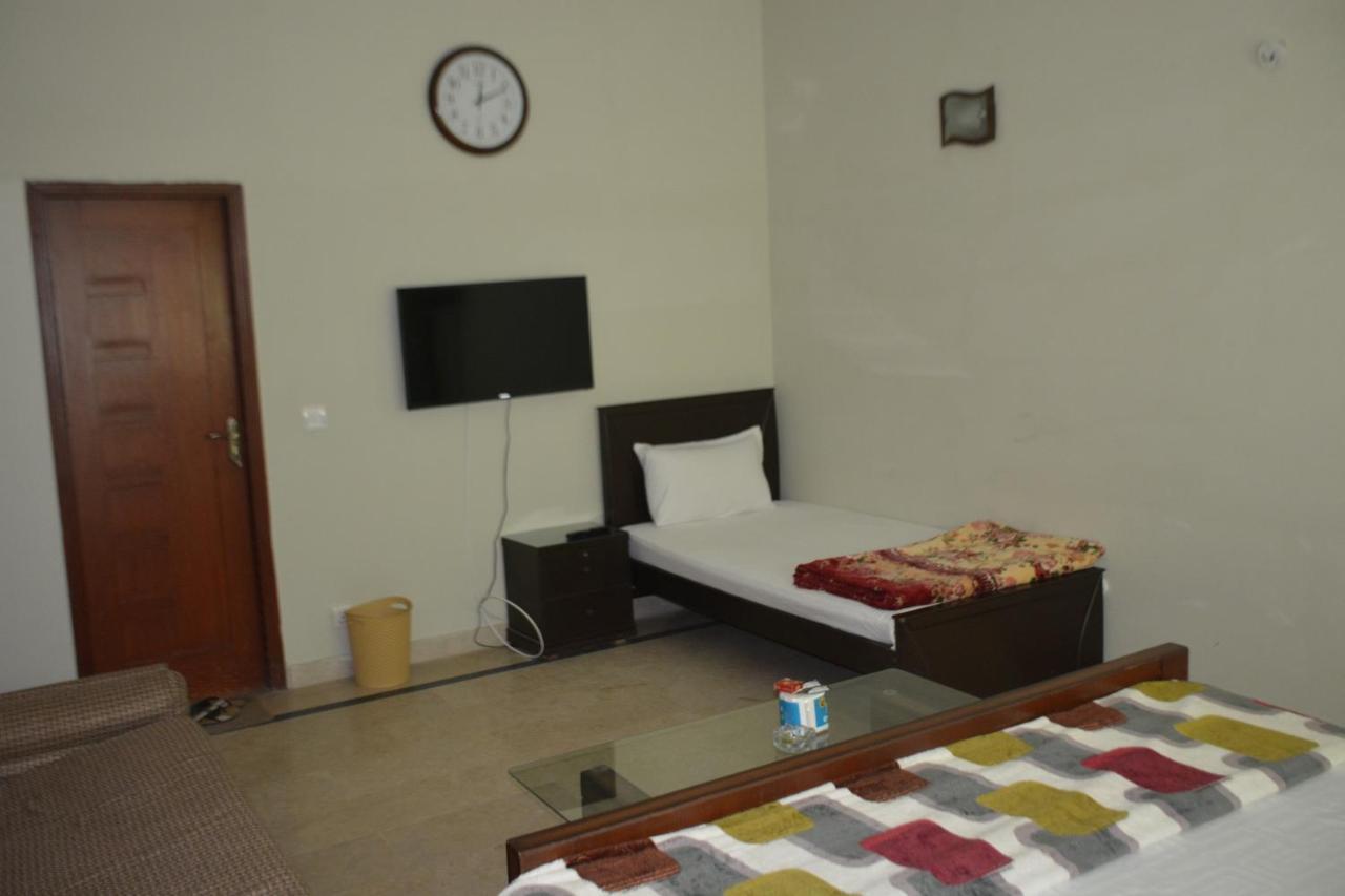 The Travelers Den Hotell Islamabad Exteriör bild