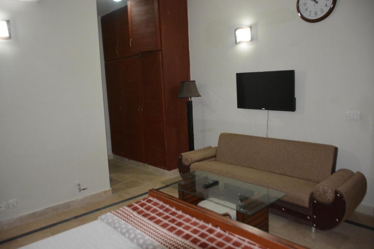 The Travelers Den Hotell Islamabad Exteriör bild