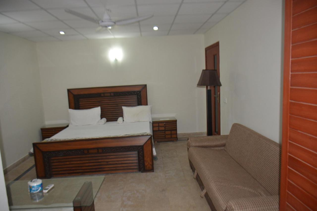 The Travelers Den Hotell Islamabad Exteriör bild